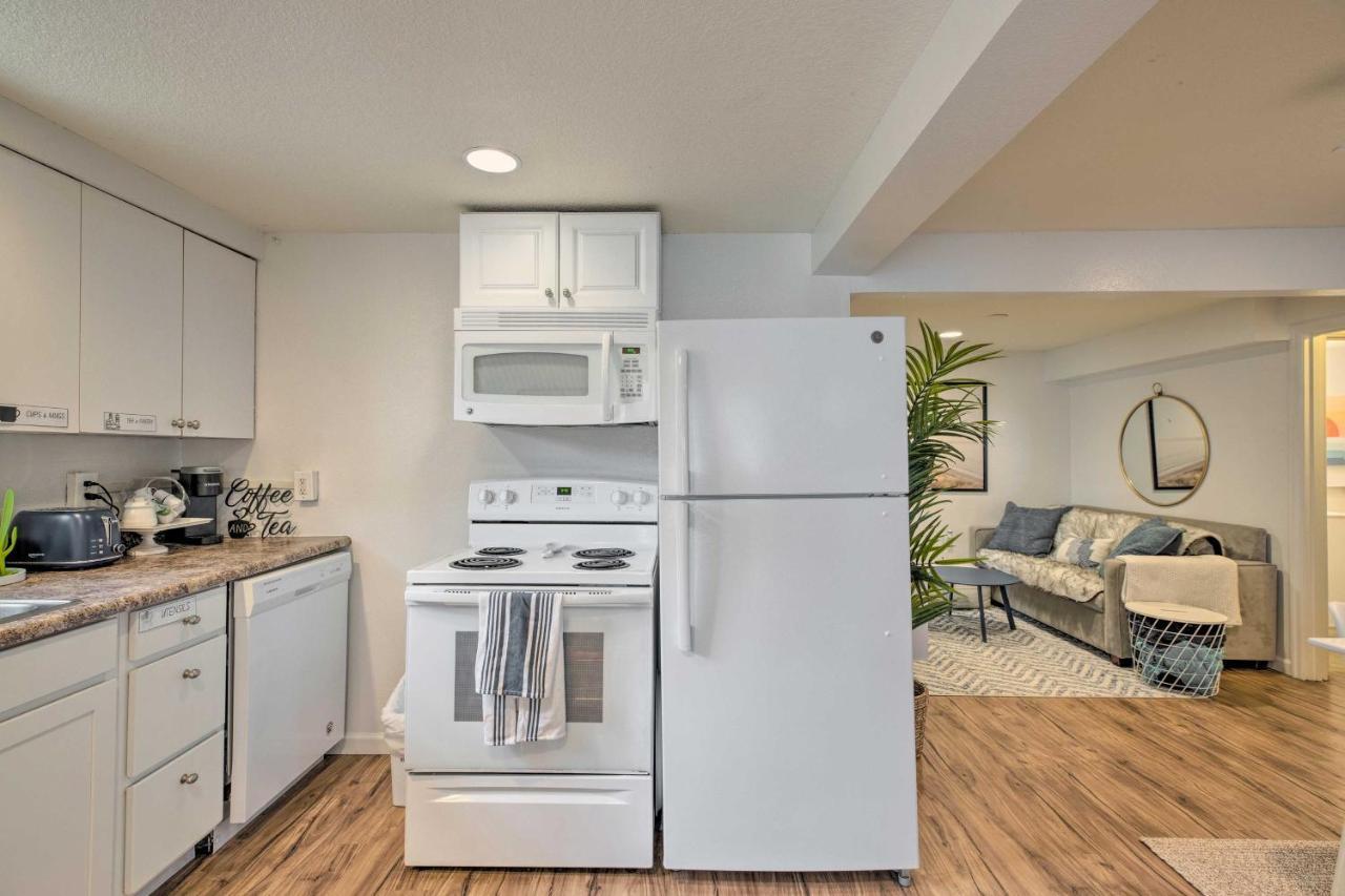 Rockaway Beach Condo - Beach Access Nearby! 외부 사진