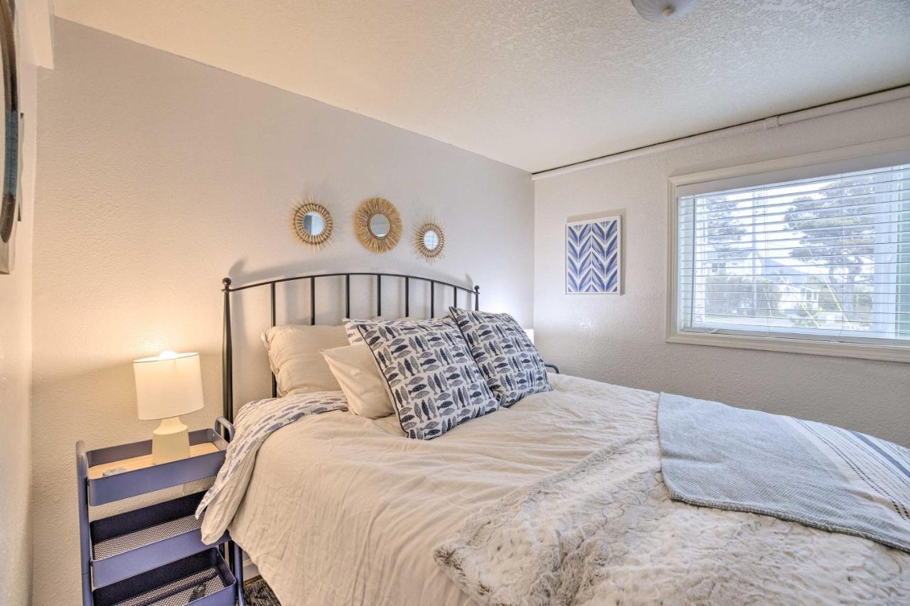 Rockaway Beach Condo - Beach Access Nearby! 외부 사진